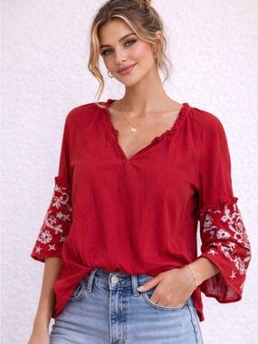 006 Women's Red Embroidered Sleeve V-Neck Top